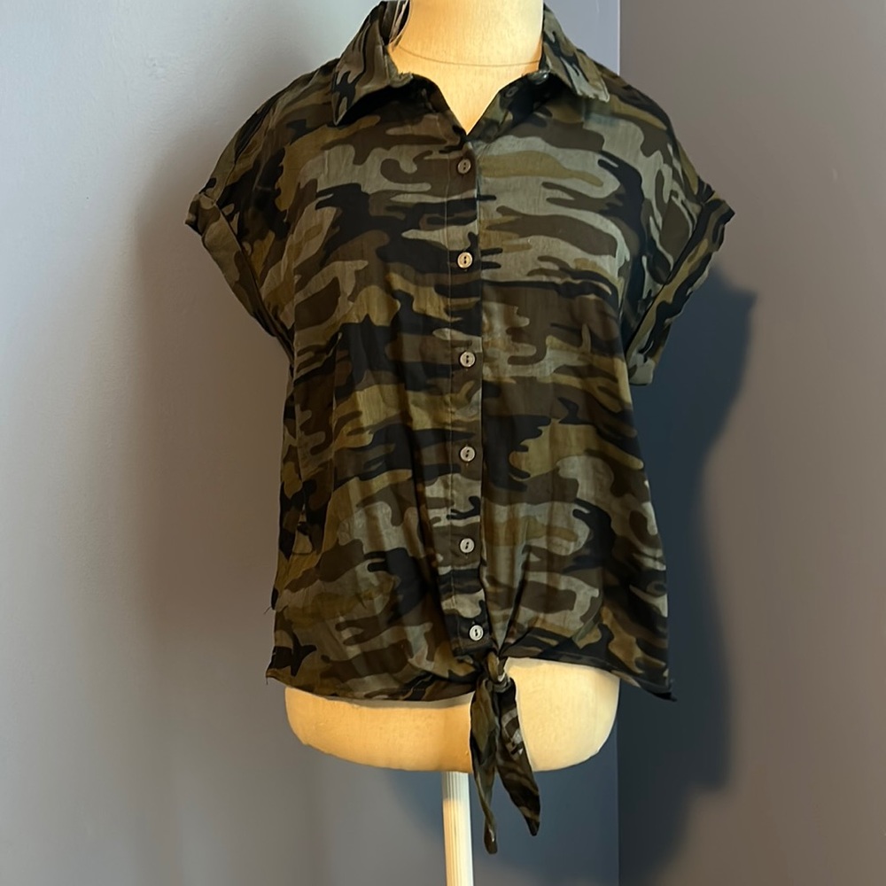 NWT- Sanctuary Camo Tie Top - XS
